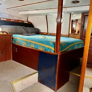 Botel Salidas En Barco, Premiá de Mar